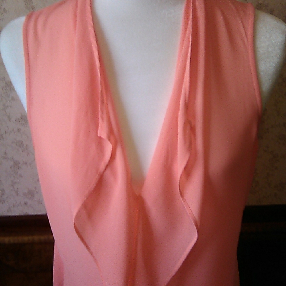 Vera Wang Flirty/Feminine Top🔥🔥